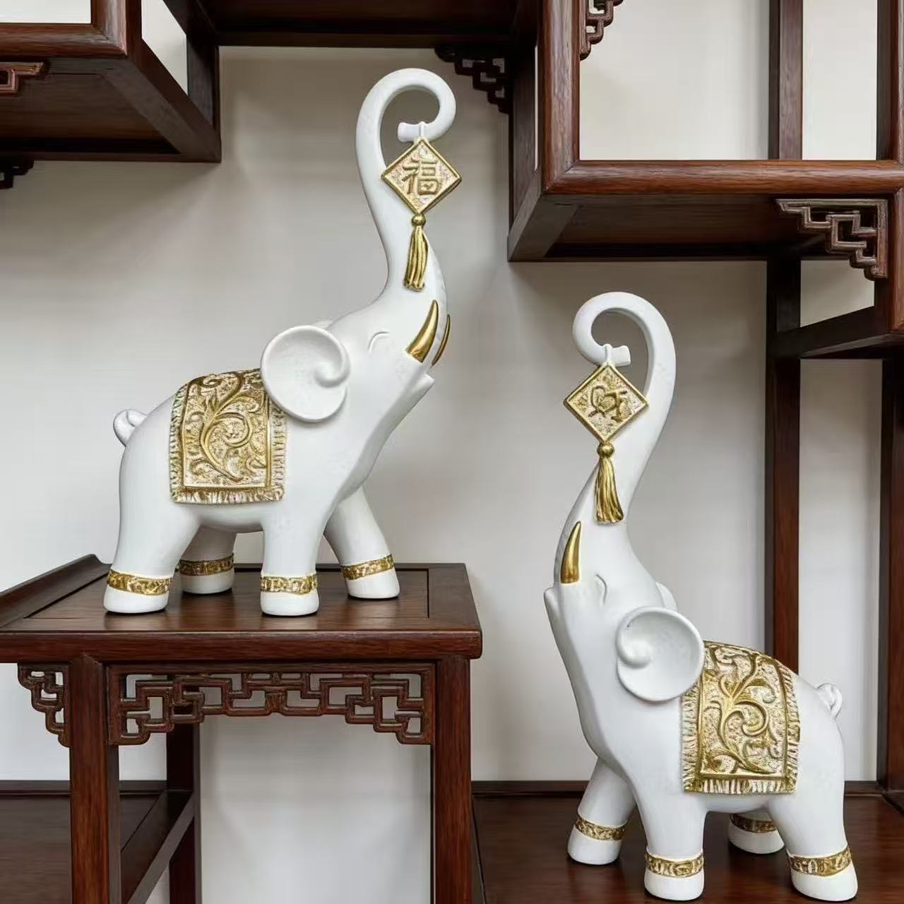 Um Par de Estatuetas de Elefan - Resin Art For Anniversary Gift avaliação e preço